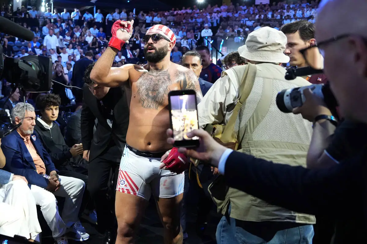 UFC fighter makes disparaging remark about former first lady at White House