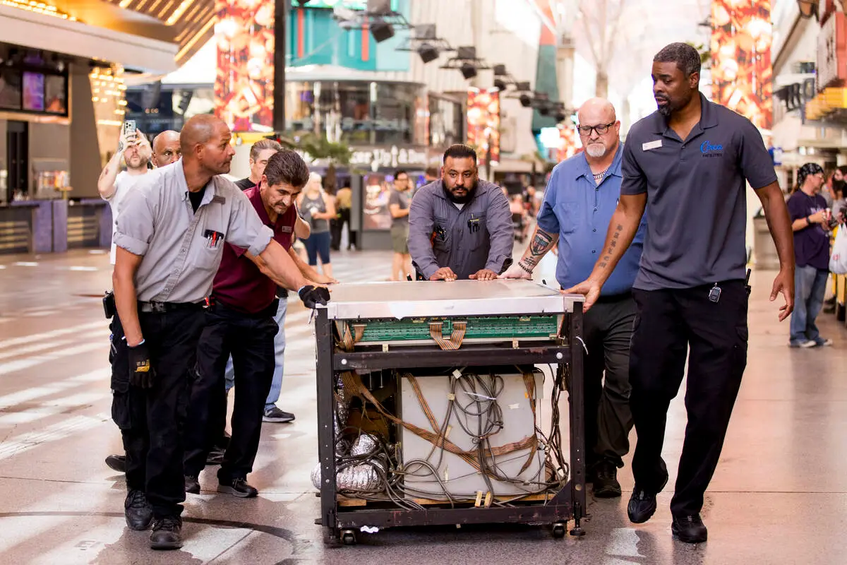 Downtown Las Vegas casino welcomes iconic mechanical horse-racing game