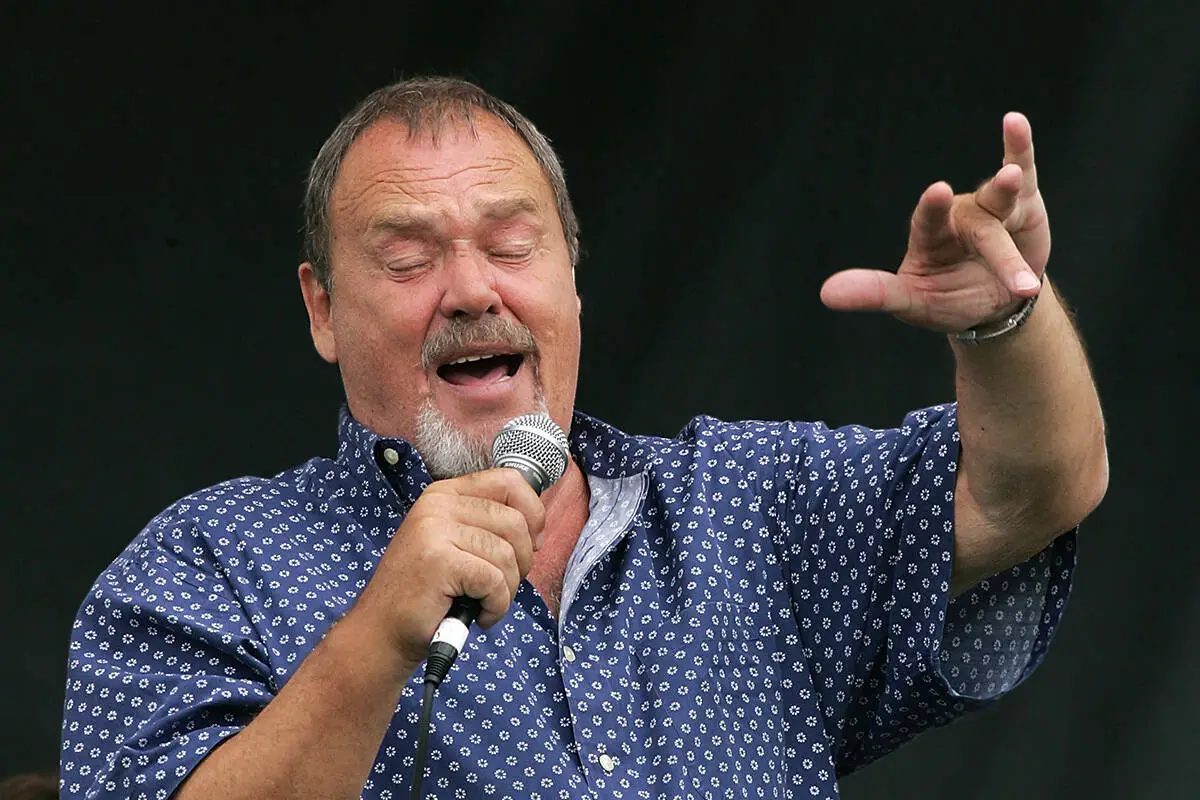 David Clayton-Thomas, powerhouse lead singer of Blood, Sweat & Tears, dies at 84
