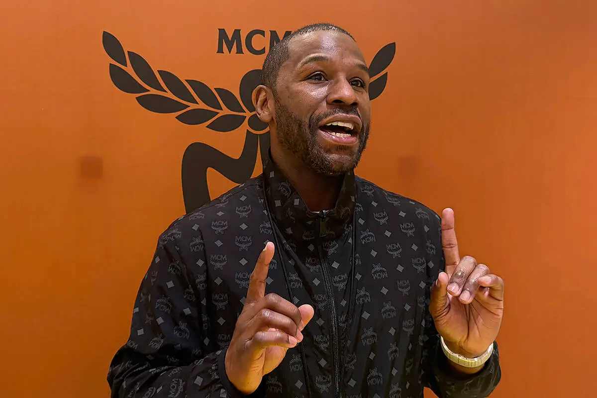 Mayweather Greece exhibition KO’d by battle over Pacquiao, Tyson fight contracts