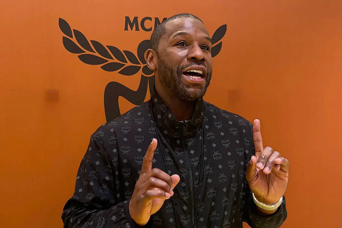 Mayweather Greece exhibition KO’d by battle over Pacquiao, Tyson fight contracts