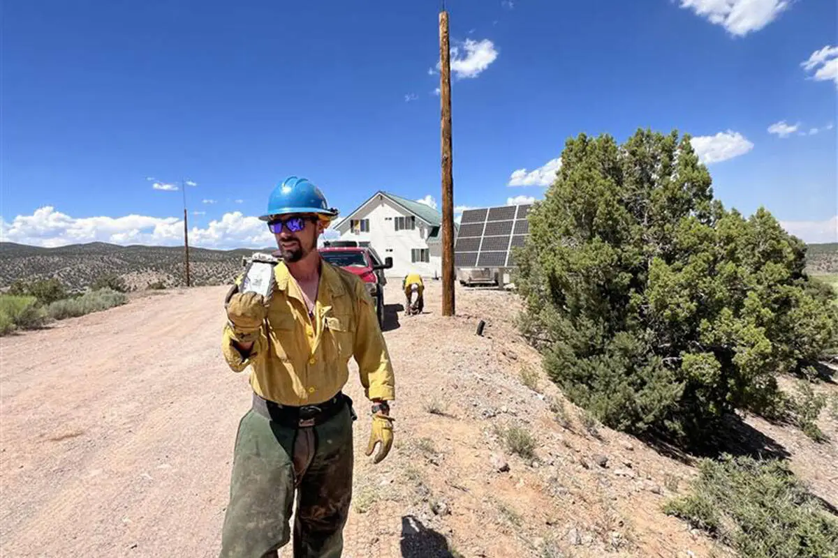 Crews complete fireline in Nevada’s Grapevine Wildfire battle