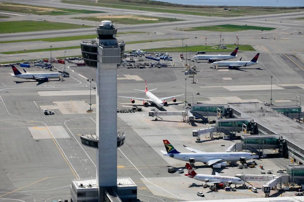 Pilot on JetBlue flight from Las Vegas reports hitting drone before landing at JFK