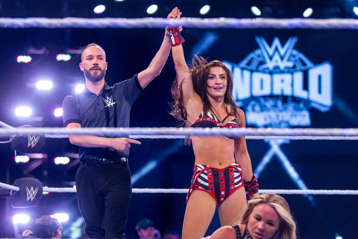 Las Vegas-raised wrestler earns praise from WWE legend after winning title