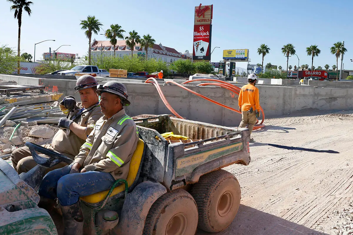 How many hours a week do Nevadans normally work?
