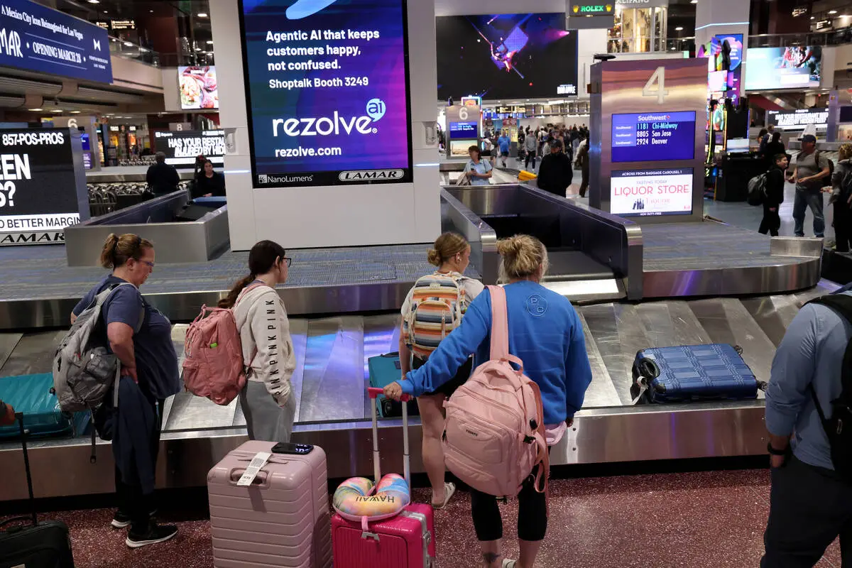 Man pleads guilty to stabbing another passenger on Las Vegas flight
