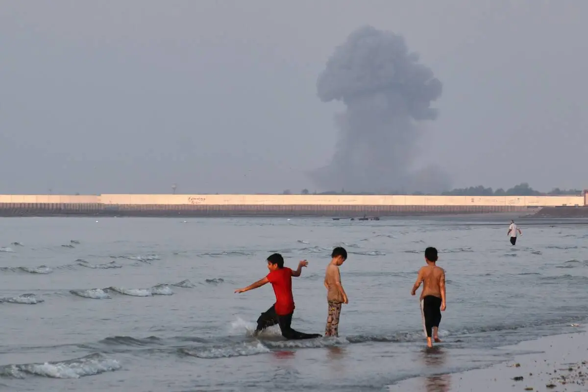 US and Iran each assert they control the Strait of Hormuz after another heavy exchange of fire