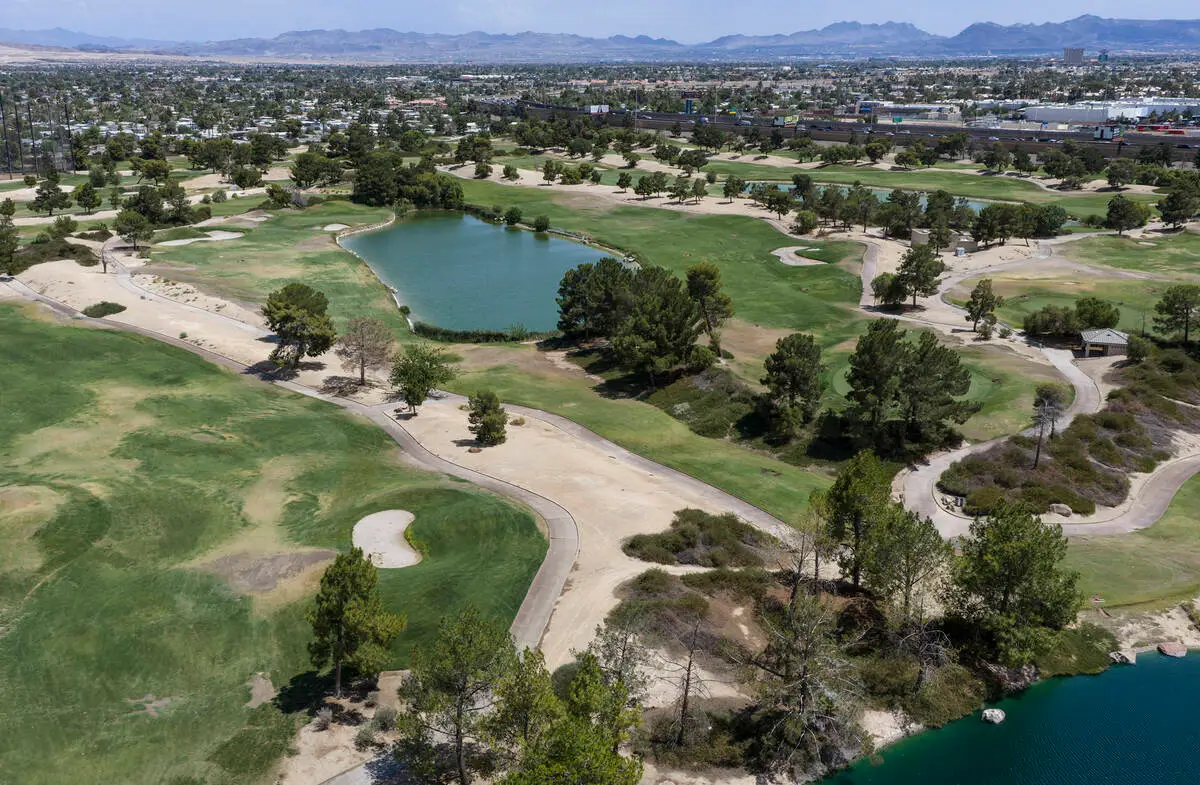 Desert Pines Golf Club closes; cedes property for affordable housing community