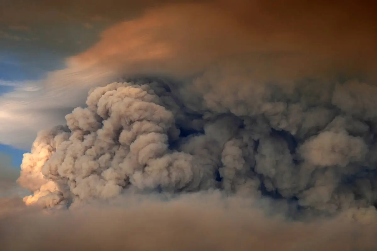 Heavy smoke from wildfires blankets the US Midwest and Northeast
