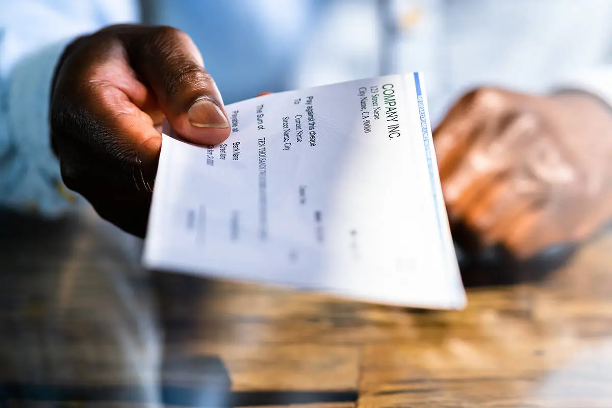 How much does the average worker earn weekly in Clark County?