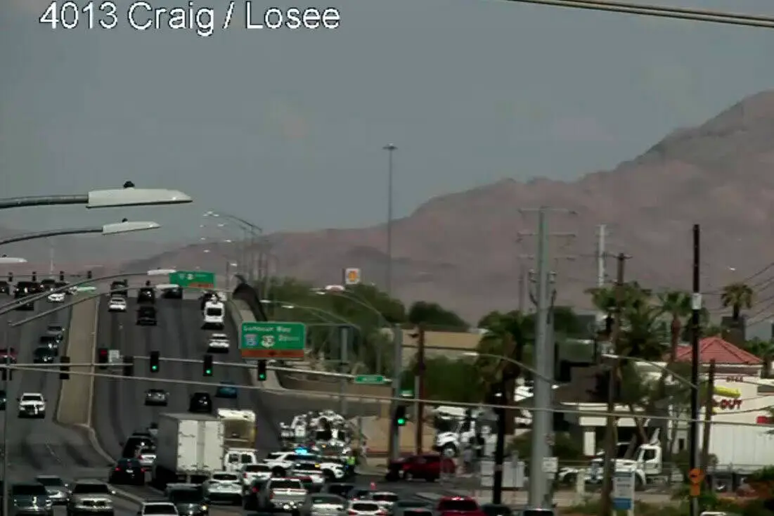 North Las Vegas crash hospitalizes 2, leaves hundreds without power