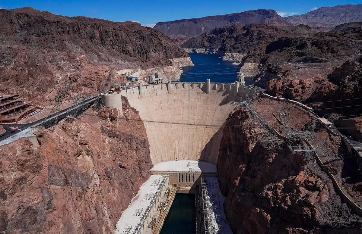 Hoover Dam temporarily closed