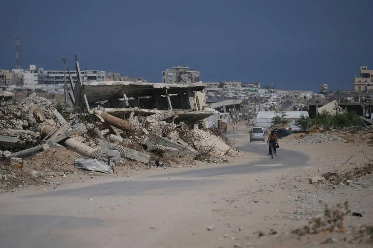 Hamas says it will disarm if Israel halts strikes and withdraws from Gaza, but obstacles remain