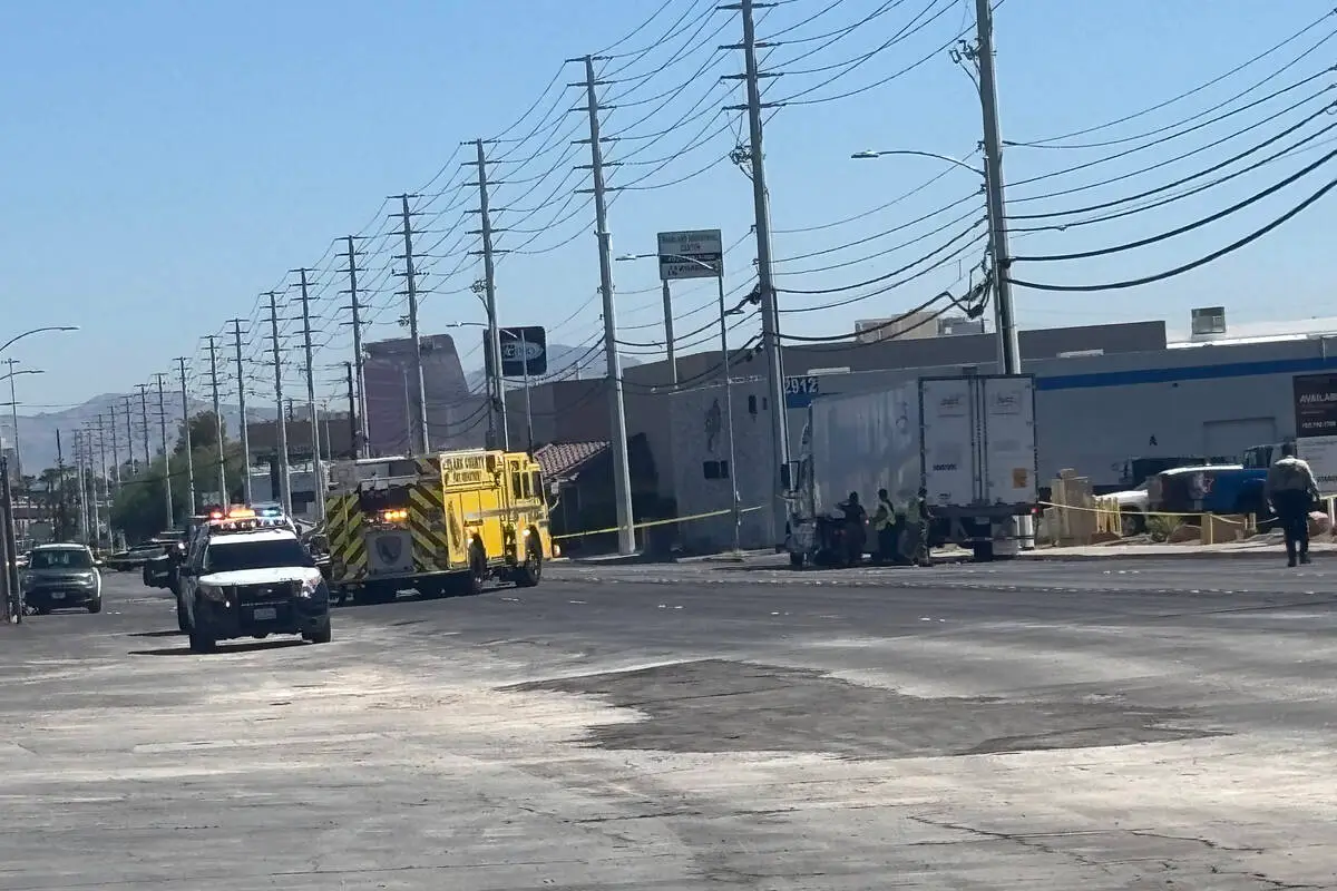 1 dead, 2 injured after central Las Vegas Valley crash