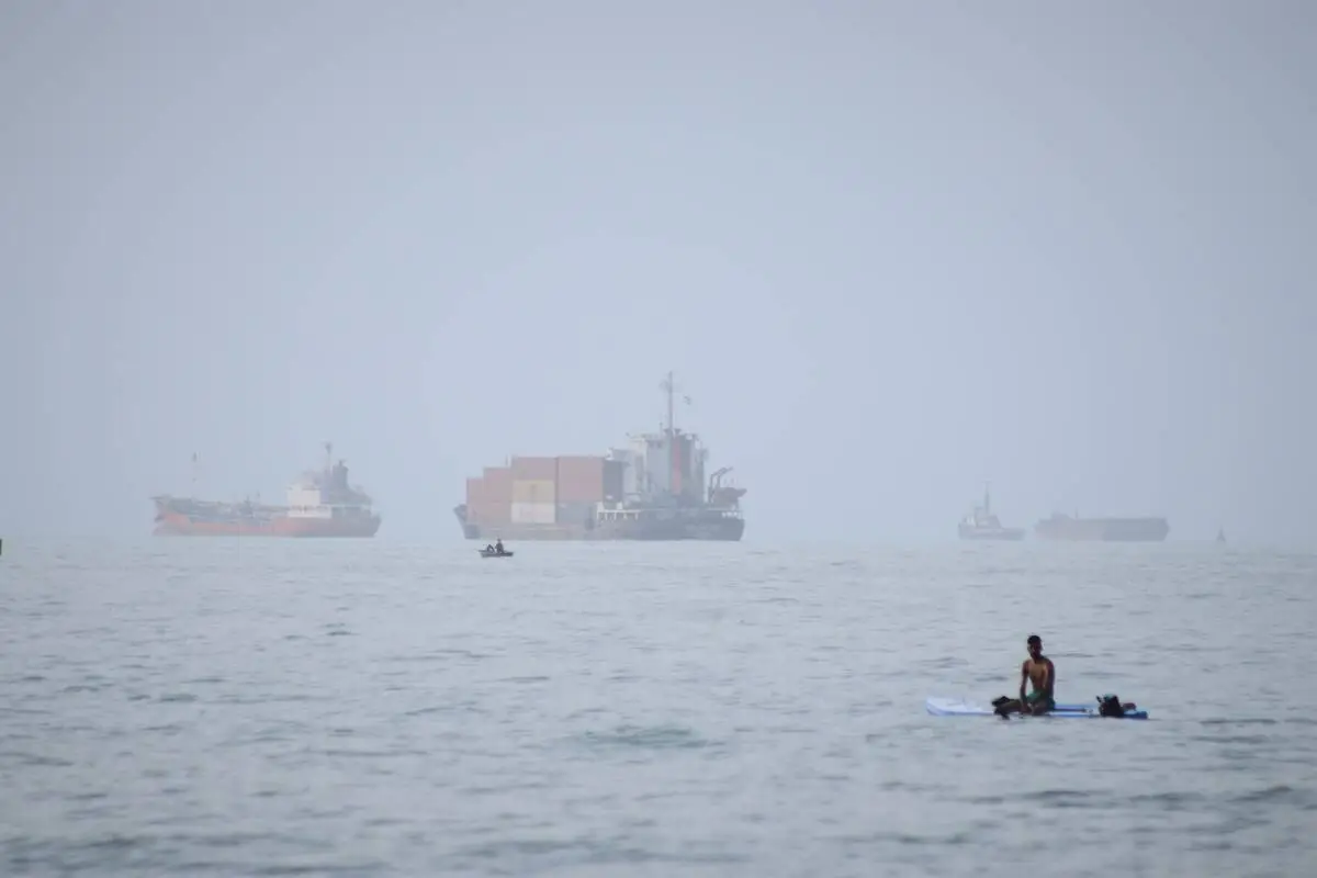 Iran and Oman make progress on a deal to reopen the Strait of Hormuz, officials say