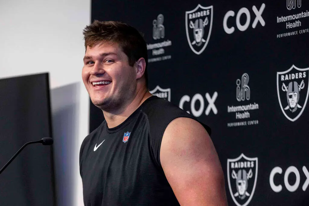 ‘He leads’: Raiders’ new center Tyler Linderbaum is already making an impact