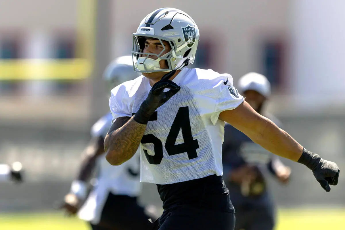 Raiders lose linebacker to injury, add heft on defensive line