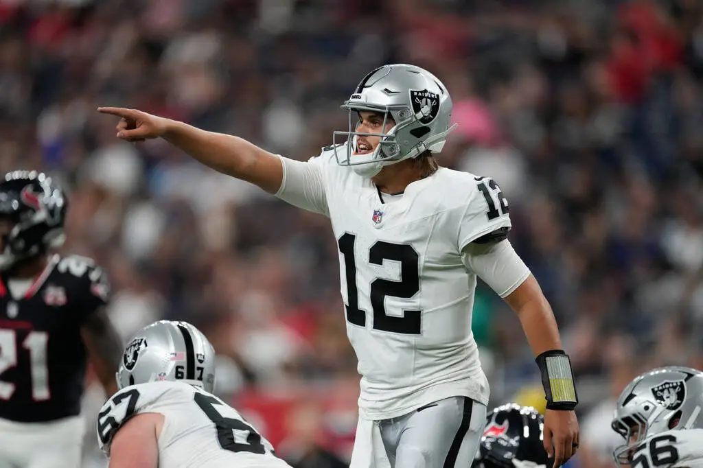 Fernando Mendoza INT, Aidan O’Connell-led Raiders comeback win stand out vs. Texans