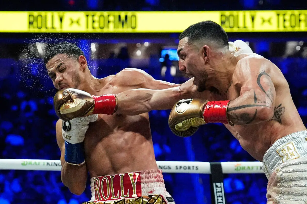 Teofimo Lopez becomes 3-division champion, outboxes Rolando Romero