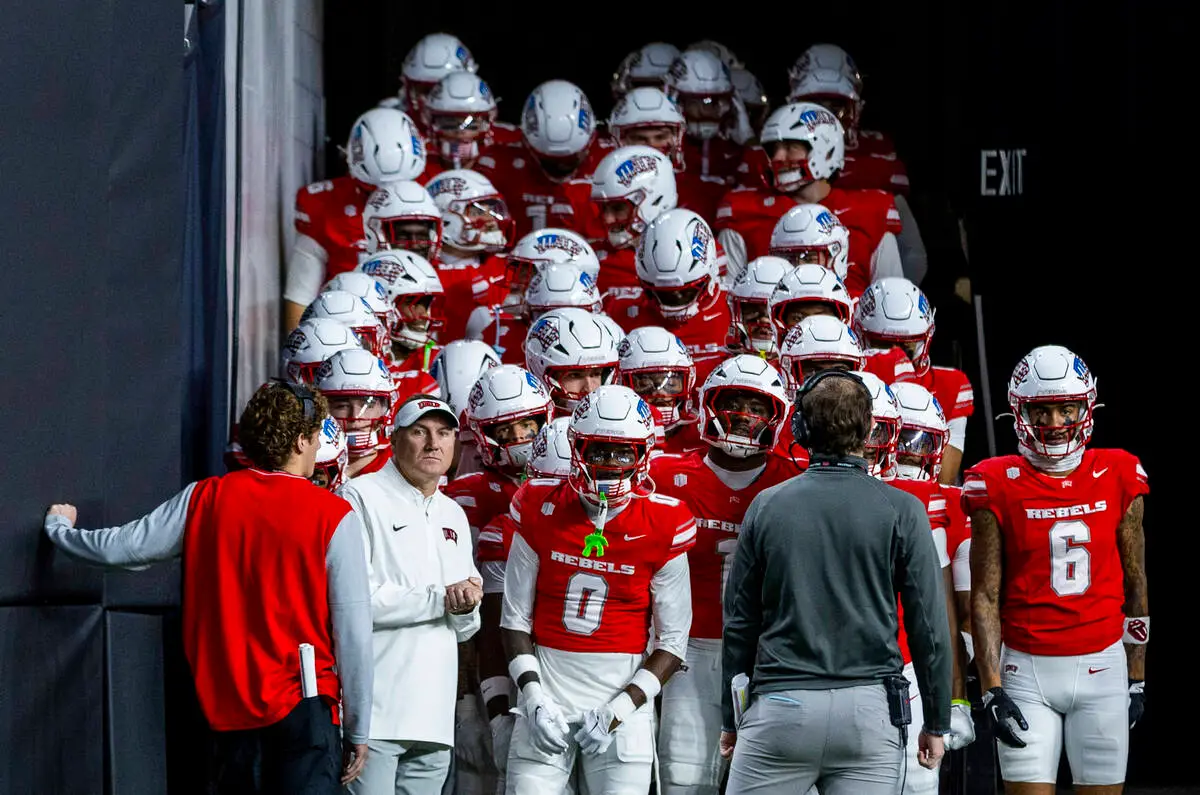 Sports betting: Best to bet against change in college football
