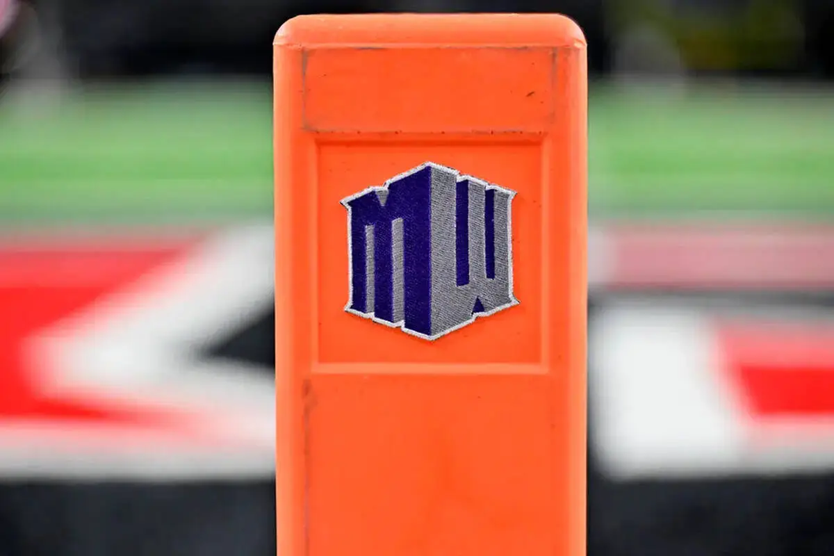 Mountain West bans professional athletes from competing in college football