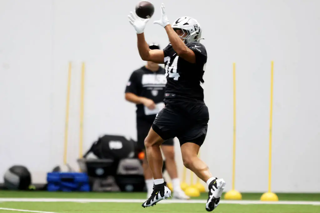 Why does Klint Kubiak value a fullback with the Raiders?