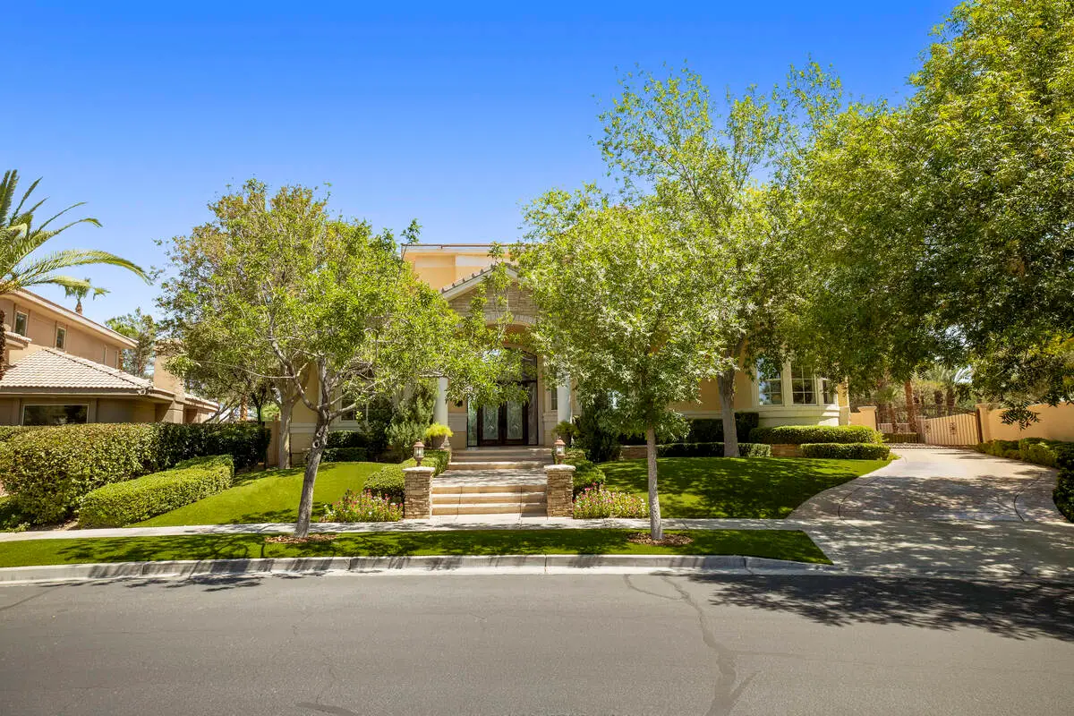 Green Valley Henderson mansion hits the market for $2.6M — PHOTOS