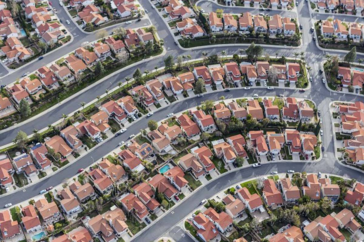 Living anonymously in HOA is not regulated by state