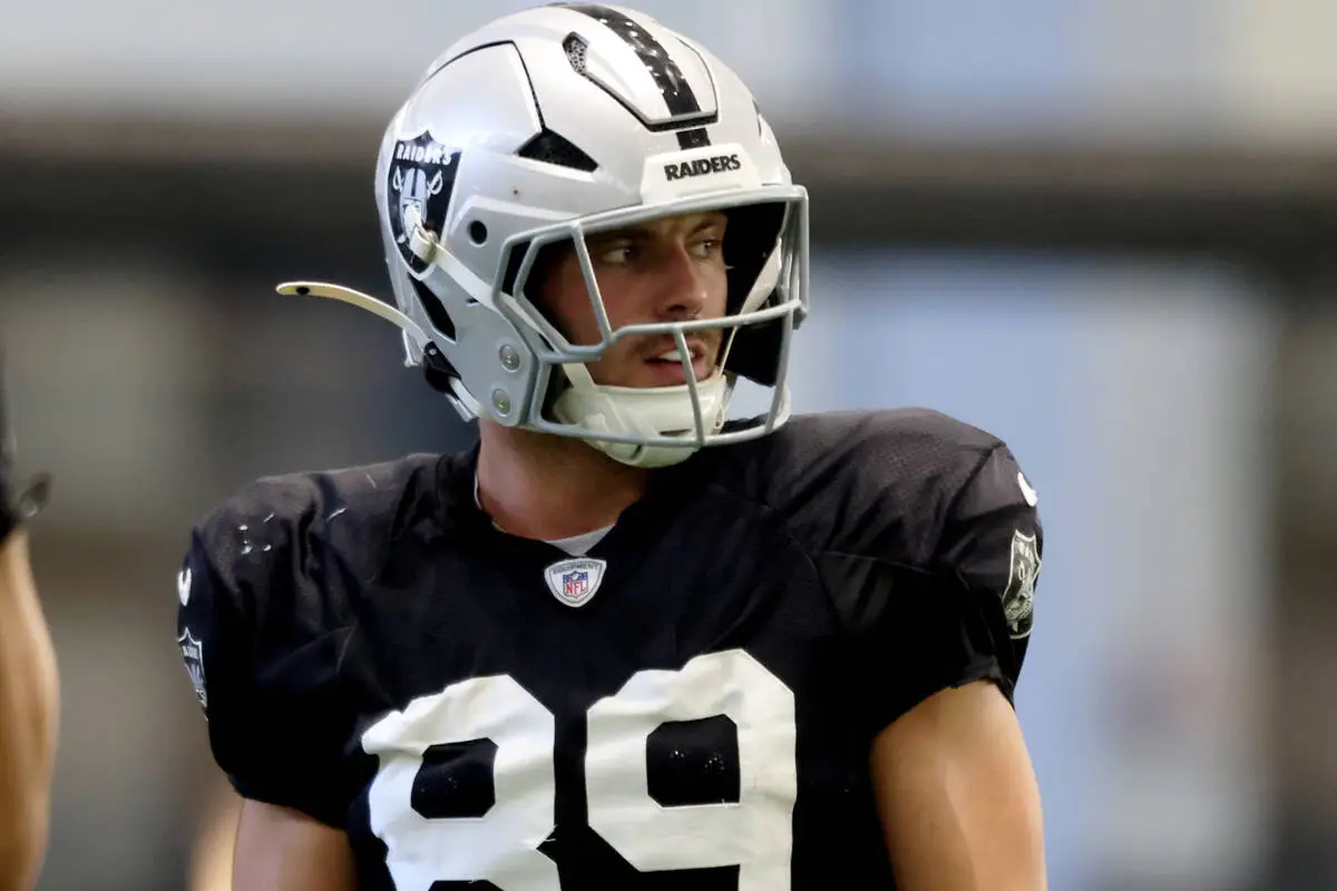 Raiders star to miss opener against Dolphins after knee surgery