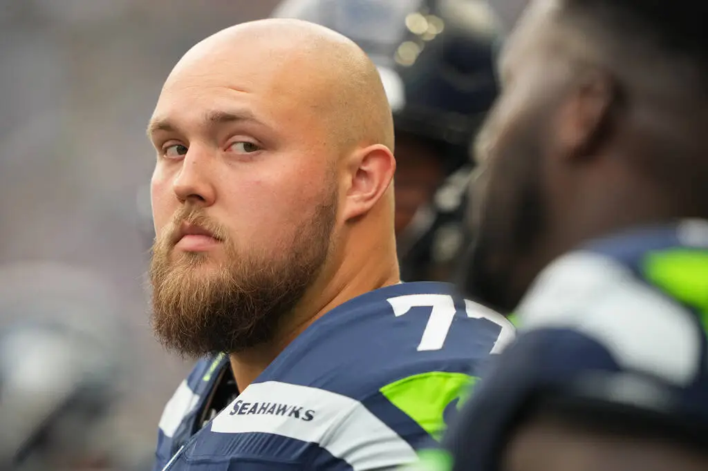 Raiders reunite offensive lineman with former Seahawks coaches
