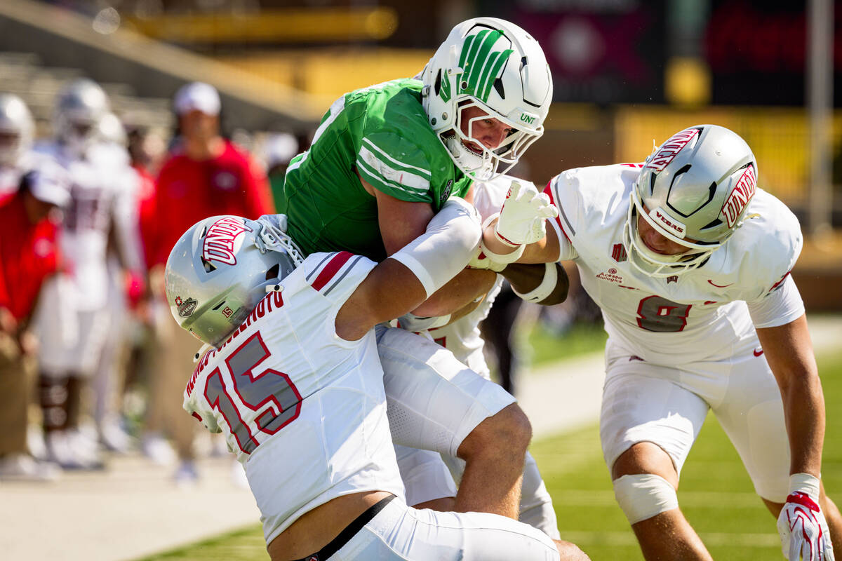 With no help from offense, UNLV’s defense succumbs in 2nd half