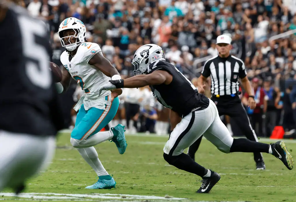 Linebacker reunion already paying off for Raiders