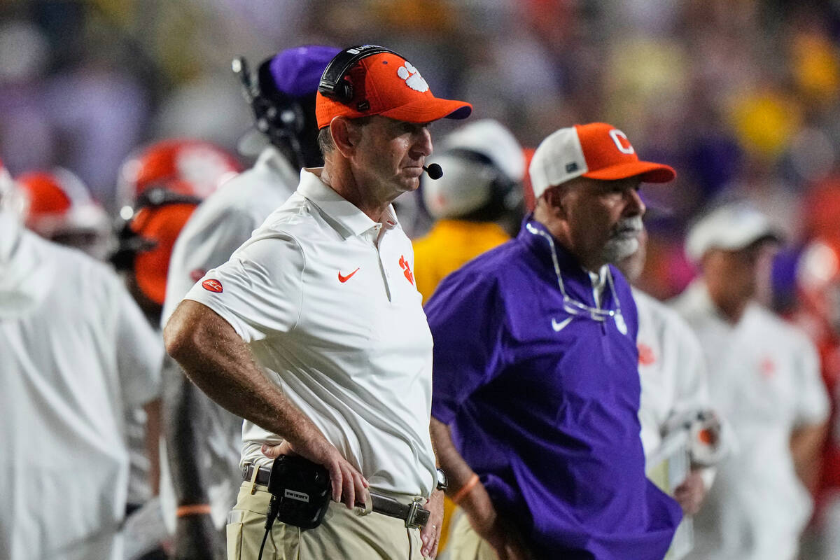 College football betting: Clemson, Navy look like good plays for Friday