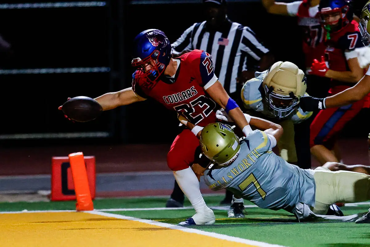 Coronado freshman QB plays like senior in victory over Foothill — PHOTOS