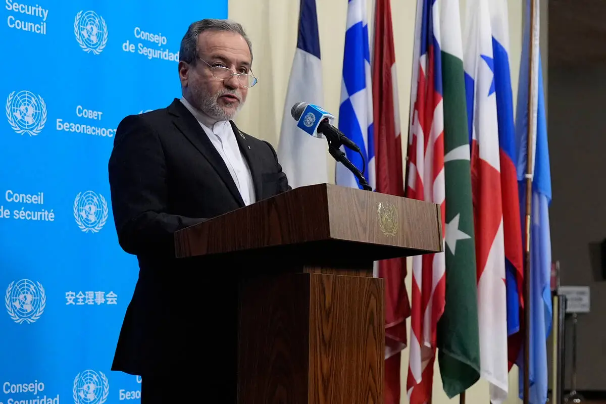 Mediators are still working with Iran and the US on a possible deal, officials say