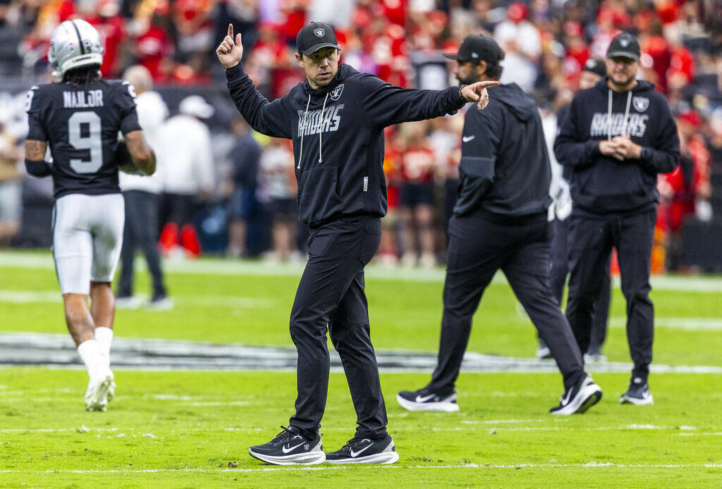 Raiders’ Klint Kubiak exercises aggression, until he doesn’t in loss to Chiefs