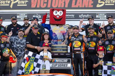 NASCAR betting: Larson still strong pick for Charlotte