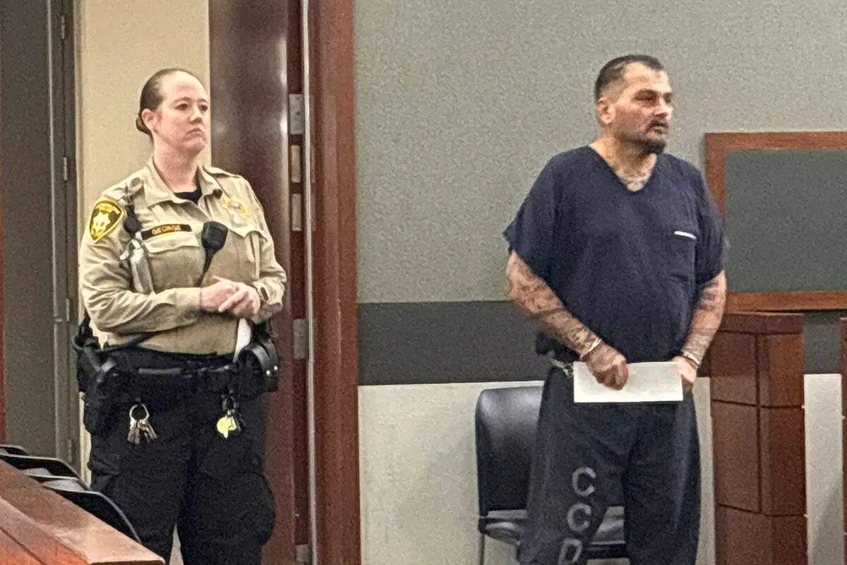 Man accused of shooting off-duty officer extradited to Las Vegas