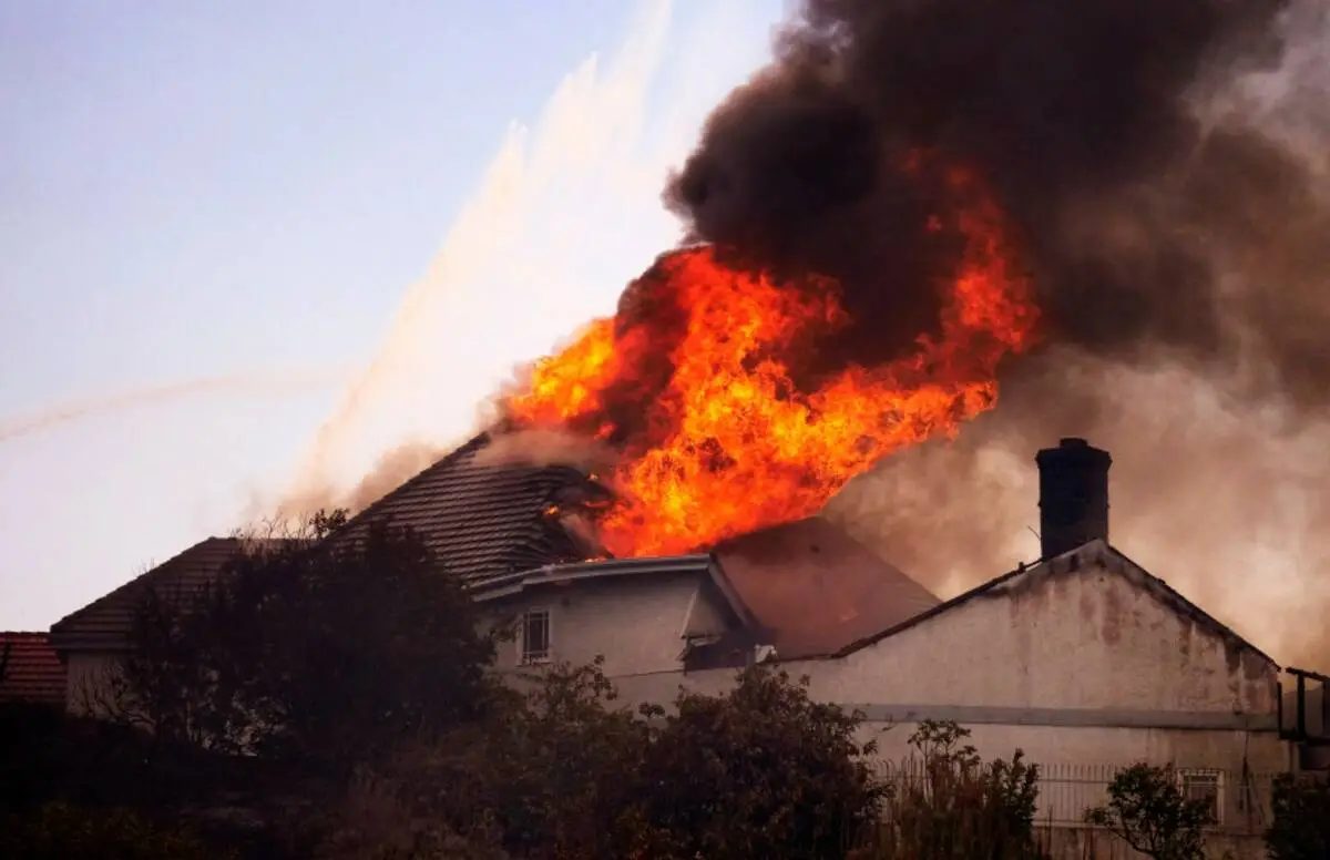 Southern California homes burned by wildfire fueled by hot weather — PHOTOS