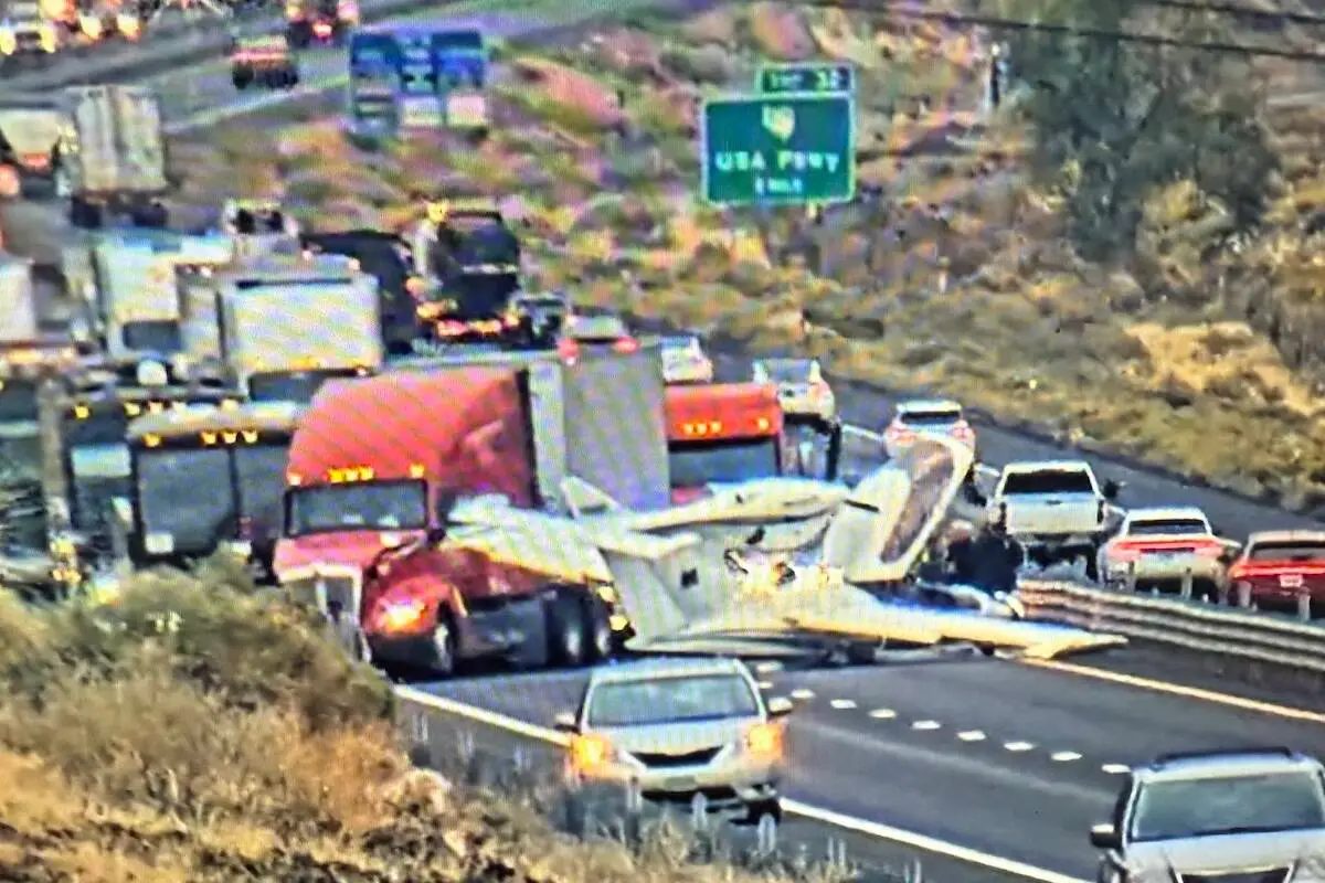 Private plane crashes on Nevada interstate Thursday morning