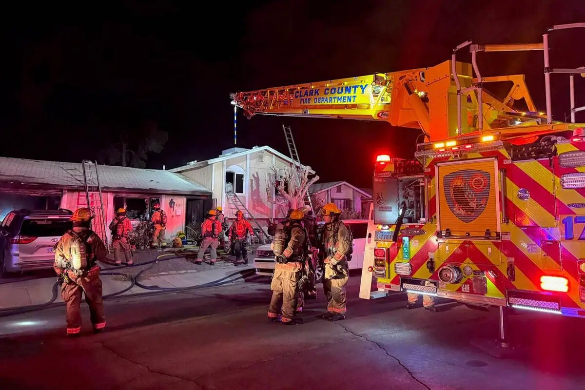 Fire crews stamp out blaze near Las Vegas elementary school