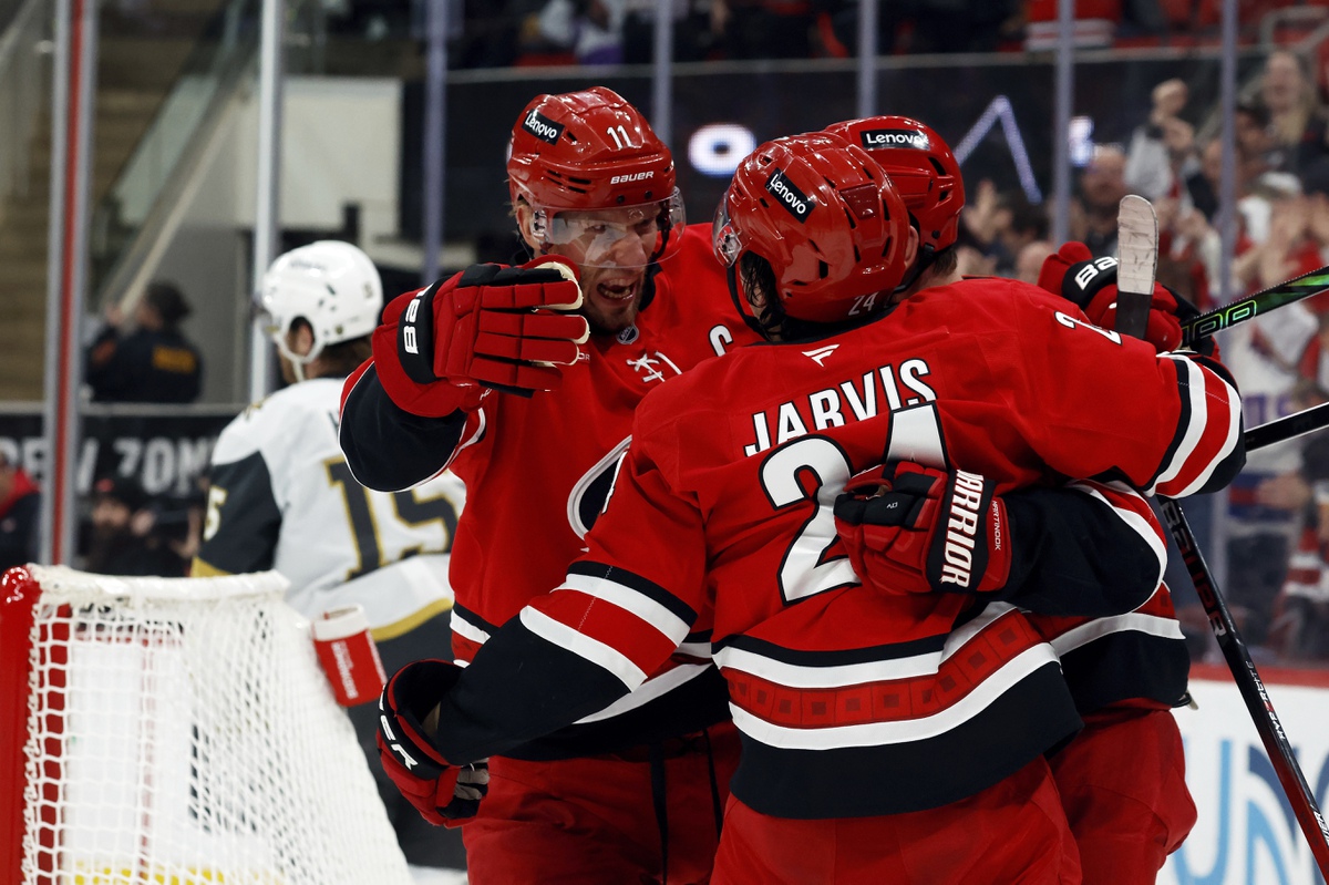 Hurricanes surge in third period, hand Golden Knights 2nd straight loss